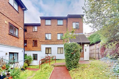 2 bedroom apartment for sale, Tudor Close, London N6