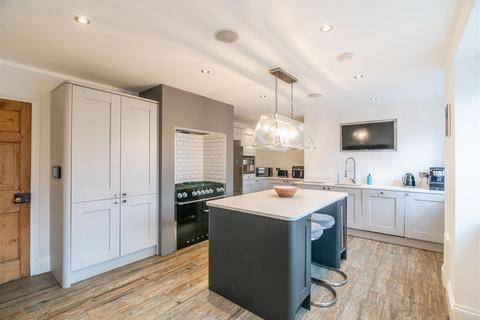 4 bedroom end of terrace house for sale, Leeds Road, Harewood, Leeds