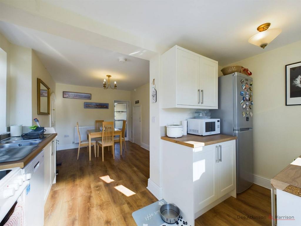 Kitchen/Dining Area