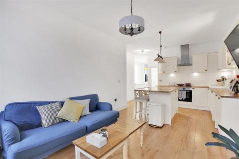 2 bedroom flat for sale, Cricklewood Broadway, London NW2