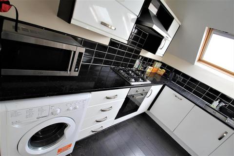 4 bedroom apartment to rent, Richmond Road, Hyde Park, Leeds, LS6 1BX