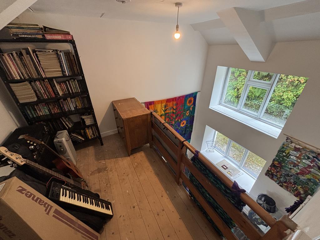 Mezzanine studio (second image)