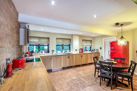 5 bedroom barn conversion for sale, Great North Road, Barnby Moor, Retford