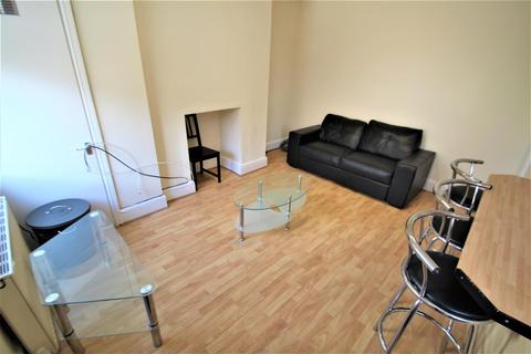 4 bedroom terraced house to rent, Broomfield Terrace, Burley, Leeds, LS4 3DQ