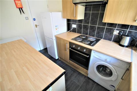 4 bedroom terraced house to rent, Broomfield Terrace, Burley, Leeds, LS4 3DQ