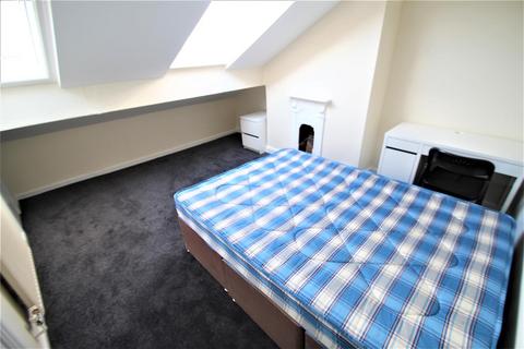 4 bedroom terraced house to rent, Broomfield Terrace, Burley, Leeds, LS4 3DQ