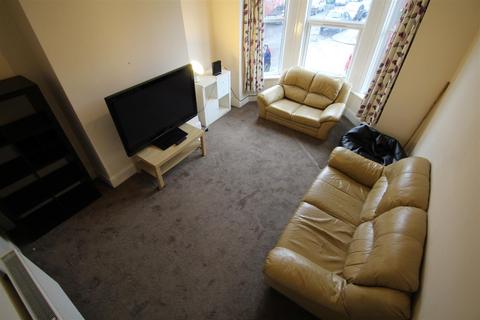 4 bedroom terraced house to rent, Brudenell Mount, Hyde Park, Leeds, LS6 1HS