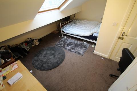 4 bedroom terraced house to rent, Brudenell Mount, Hyde Park, Leeds, LS6 1HS