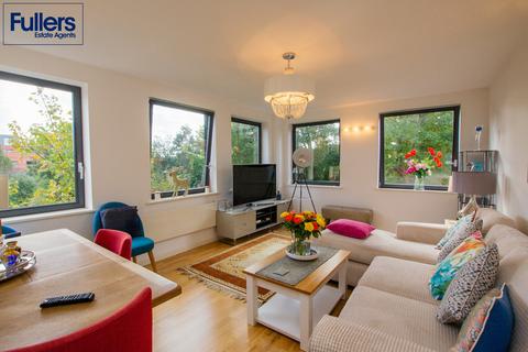 2 bedroom apartment for sale, Fox Lane, London N13