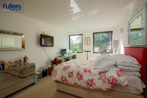 2 bedroom apartment for sale, Fox Lane, London N13