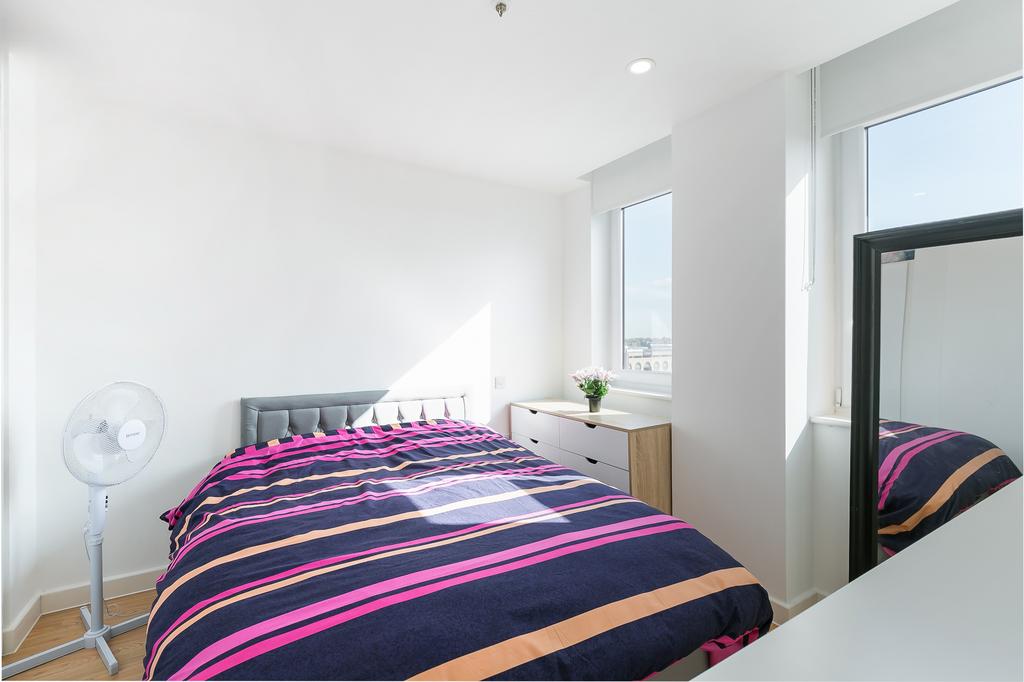 at Lettings, Trafford House... 2 bed apartment to rent £1,425 pcm (£