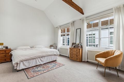 12 Anchor Mews, London, SW12 9PQ