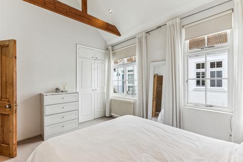12 Anchor Mews, London, SW12 9PQ