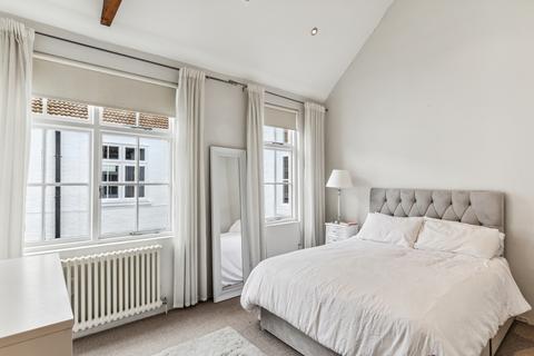 12 Anchor Mews, London, SW12 9PQ
