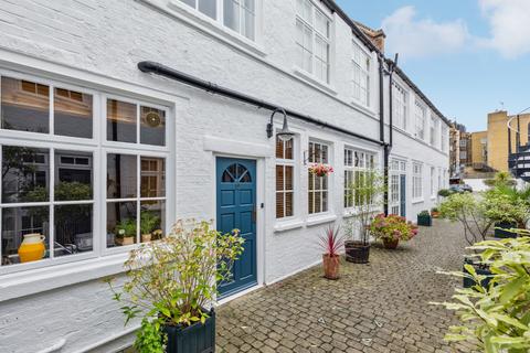 12 Anchor Mews, London, SW12 9PQ