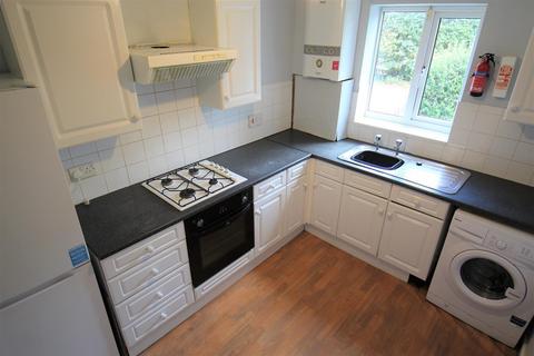 4 bedroom terraced house to rent, Chapel Fold, Hyde Park, Leeds, LS6 3RG