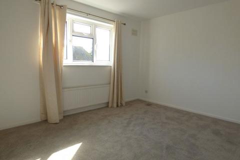 2 bedroom house to rent, Boleyn Walk. Leatherhead