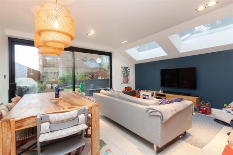 2 bedroom flat for sale, Upper Tollington Park, Stroud Green