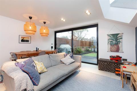 2 bedroom flat for sale, Upper Tollington Park, Stroud Green