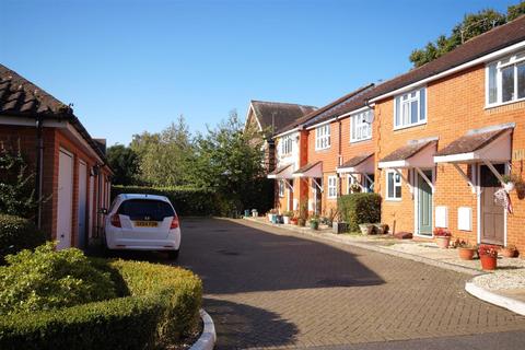 2 bedroom end of terrace house for sale, Cobham