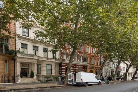 1 bedroom flat for sale, Queen'S Gate London SW7