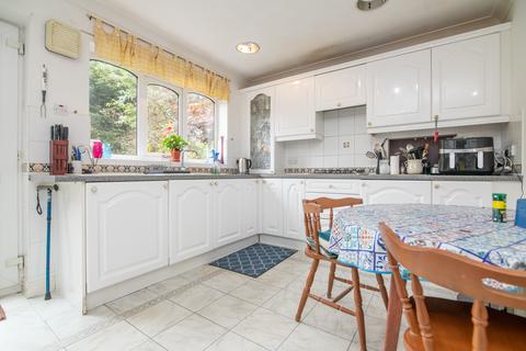 28 Barley Croft, Stoke Heath, Bromsgrove, B60 3QG