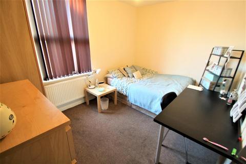 4 bedroom terraced house to rent, Royal Park Road, Hyde Park, Leeds, LS6 1JJ