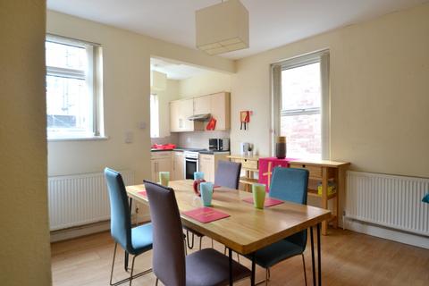 4 bedroom semi-detached house to rent - Bridge Grove, West Bridgford NG2