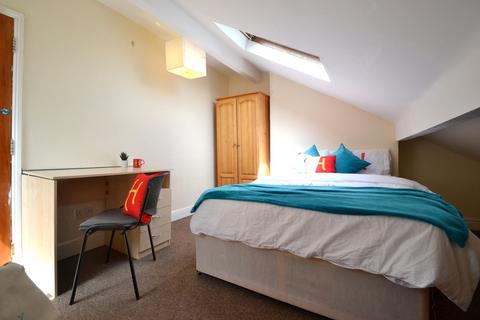 4 bedroom semi-detached house to rent, Bridge Grove, West Bridgford NG2