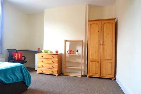 4 bedroom semi-detached house to rent, Bridge Grove, West Bridgford NG2