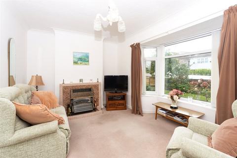 2 bedroom bungalow for sale, Cefn Y Bryn, Llandudno, Conwy, LL30