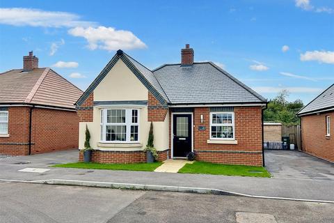 2 bedroom detached bungalow for sale, Pendine Gardens, Eastbourne