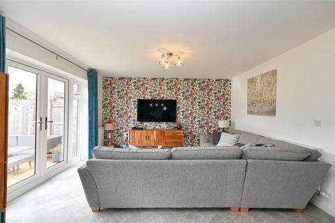 2 bedroom detached bungalow for sale, Pendine Gardens, Eastbourne