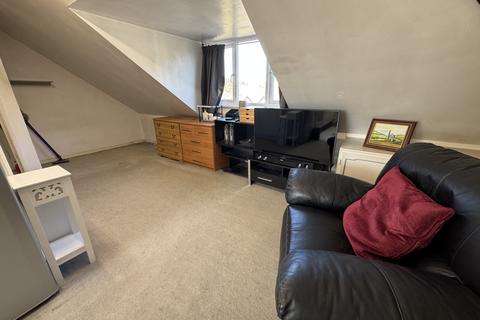 Studio to rent, Sutton SM1