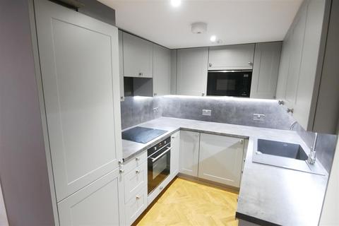 3 bedroom flat to rent, St. Andrews Avenue, Morley, Leeds