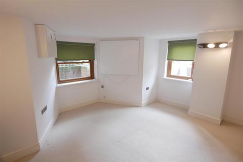 3 bedroom flat to rent, St. Andrews Avenue, Morley, Leeds