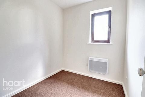 2 bedroom terraced house for sale, Cromer Way, Luton