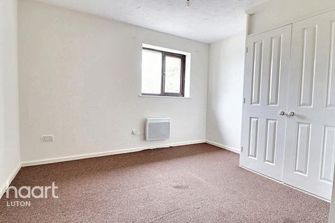 2 bedroom terraced house for sale, Cromer Way, Luton