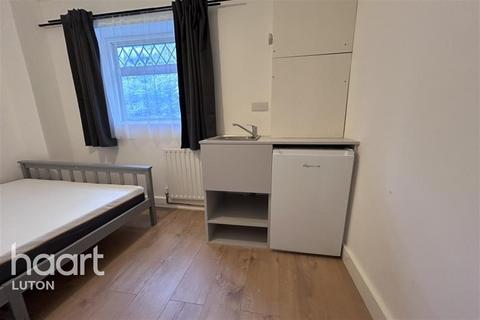 1 bedroom in a house share to rent, Linmere Walk, Houghton Regis