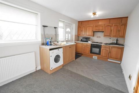 3 bedroom semi-detached house to rent, Brearcliffe Drive, Bradford