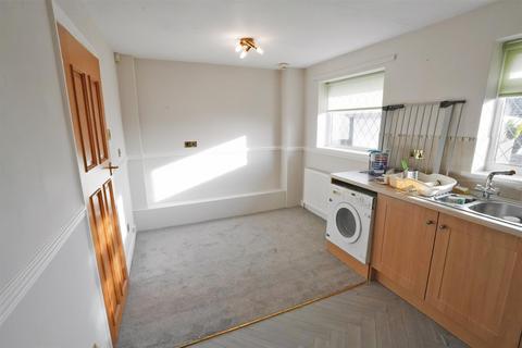 3 bedroom semi-detached house to rent, Brearcliffe Drive, Bradford