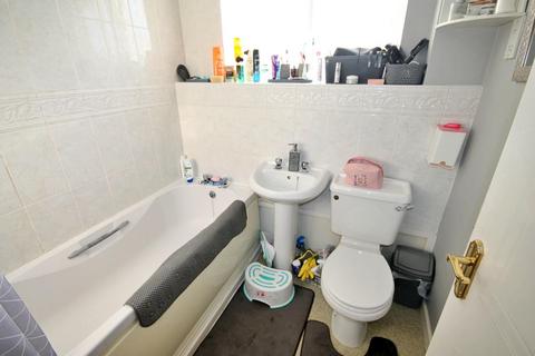 27 Exeter Drive, Tamworth, B79 7YQ