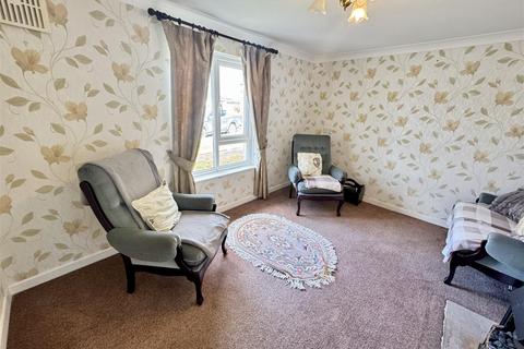 10 Maesamlwg, Tregaron, SY25 6HP