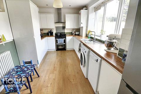 270 Manford Way, Chigwell, IG7 4AD
