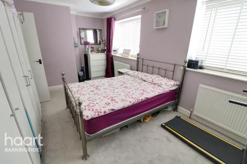 270 Manford Way, Chigwell, IG7 4AD