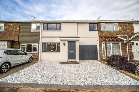 4 bedroom terraced house for sale, Whitehouse Meadows, Leigh-on-Sea SS9