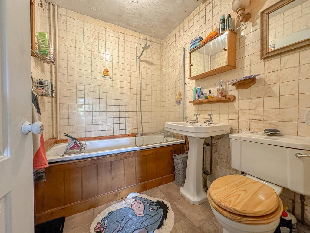 Bed 1 ensuite