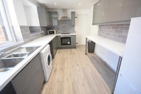 5 bedroom maisonette to rent, Lavender Gardens, Jesmond