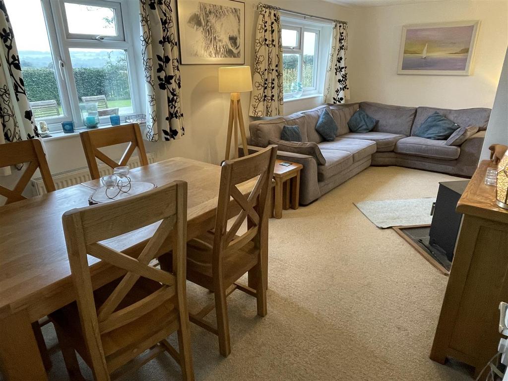 Dining Area.JPG