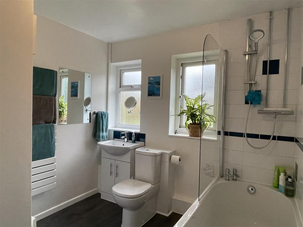 Bathroom.JPG